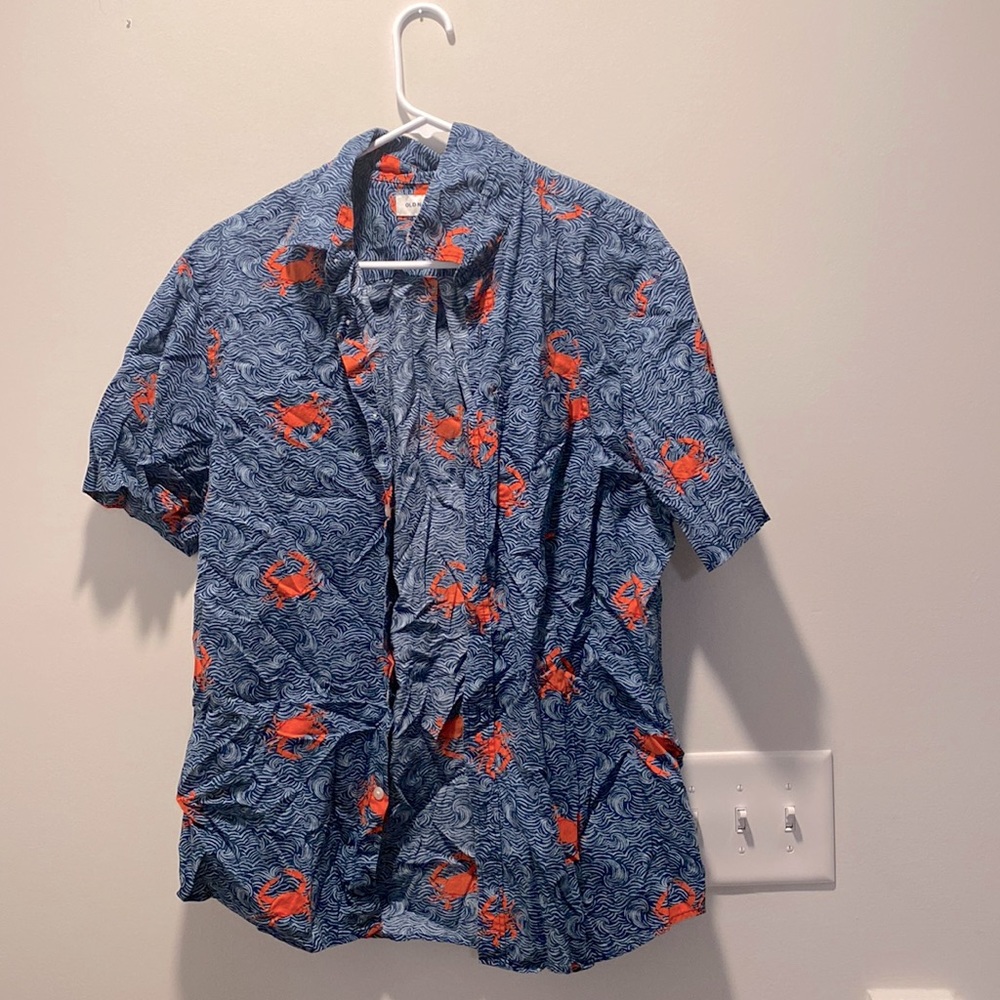 Old Navy blue dress shirt with crabs on it